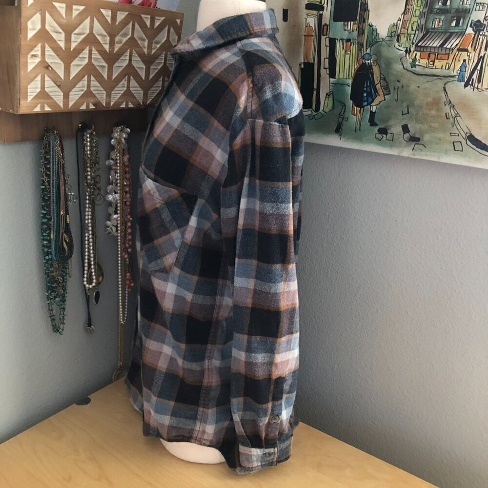 Aritiza Wilfred Free Black Gray Rust Plaid Flannel Button Shirt Women's size M - Picture 8 of 10
